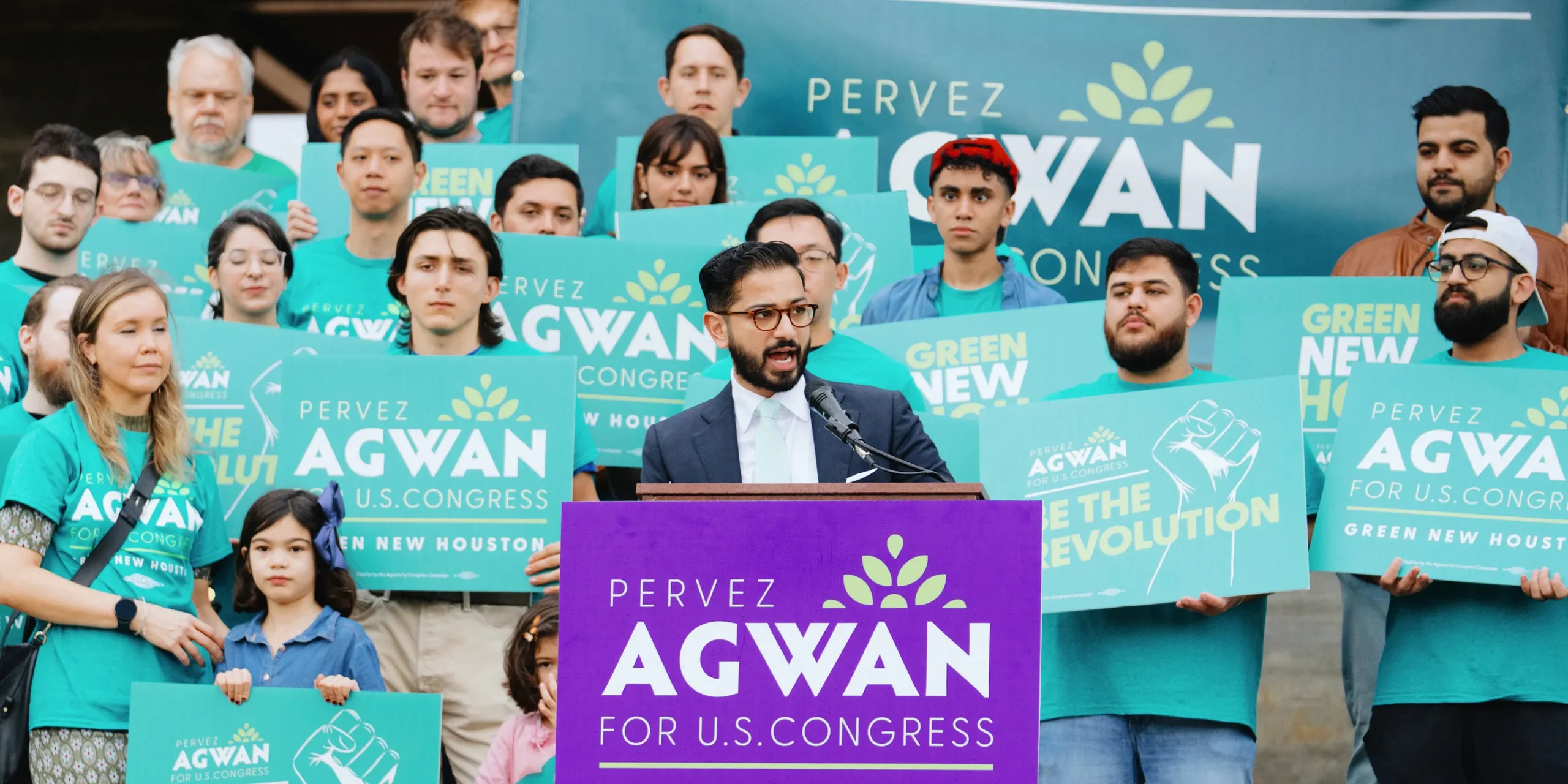 pervez-agwan-crowd-speech-hero
